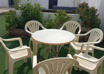 استراحة بمسطح اخضر  وصاله جلوس 