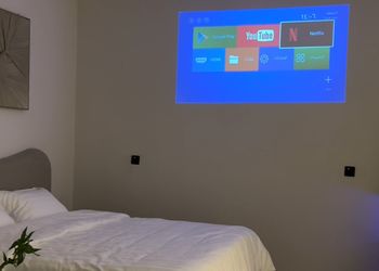 استديو بسرير ماستر وجلسة جانبية 