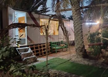 مزرعة بمناظر خلابة وجلسة خارجية 
