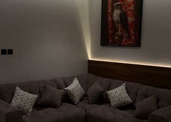 استديو بسرير ماستر وجلسة جانبية 