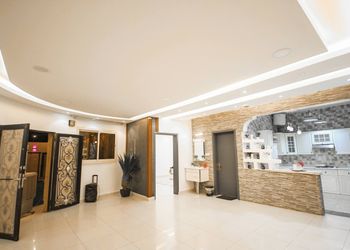 شاليه بمسطح اخضر وجلسة خارجية 