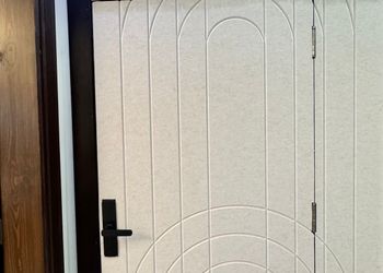 استديو بسرير ماستر وأثاث مريح 