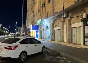 استديو بأثاث مريح وبسيط 