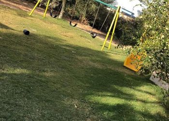 استراحة بألعاب أطفال وجلسة خارجية 