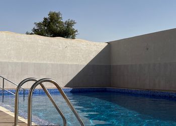 استراحة بقسمين ومسطحات خضراء 