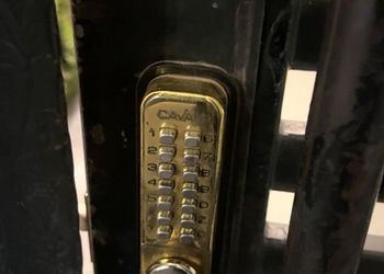 شقة بغرفة معيشة وغرفة نوم 