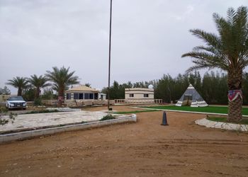مزرعة بمناظر خلابة وجلسة خارجية 