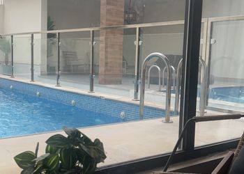 شالية بجلسة ومسبح العاب مائية 