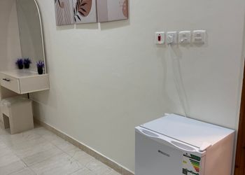 استديو بسرير ماستر وجلسة مريحة 