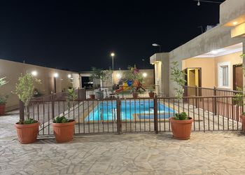 شالية بجلسة خارجية واسعة ومسبح