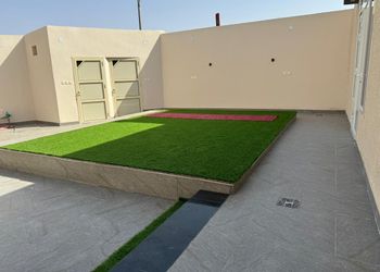 شاليه بمسطح اخضر ومجلس
