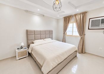 شقة بصالة وغرف نوم