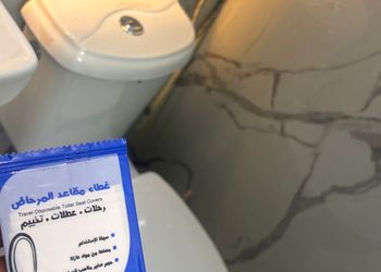 غرفة  بأثاث مريح وبسيط 