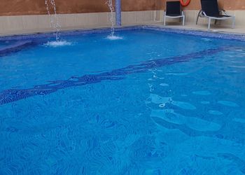 استراحة بمسبح خارجي بحاجز