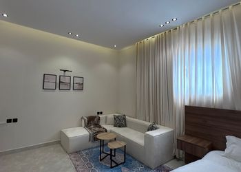 استديو بسرير ماستر وجلسة جانبية 
