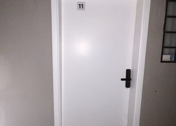 استديو بسرير ماستر وجلسة جانبية
