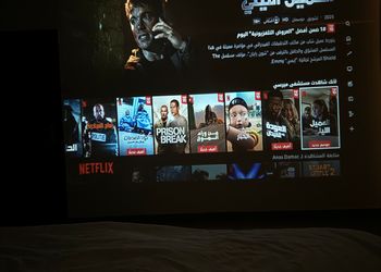 شقة بغرفتين نوم وصالة وبروجكتر