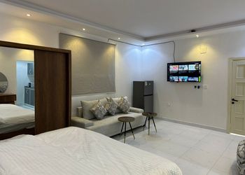 استديو هادئ بسرير ماستر