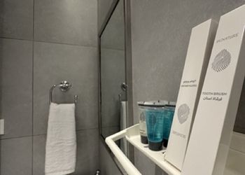 شقة بغرفة جلوس و غرفتين نوم