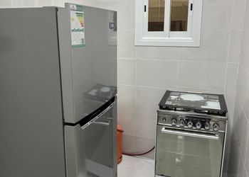 استديو بأثاث مريح وبسيط 