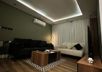 شقة بصالة انيقة وغرفة نوم