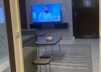 شقة بغرفة جلوس وغرفتين نوم 