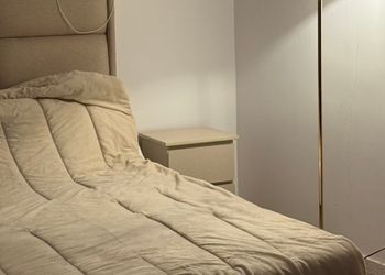 استديو بسرير ماستر وأثاث مريح 