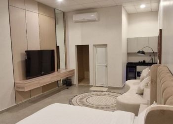 استديو هادئ بدخول ذاتي 