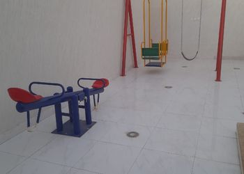 شاليه بجلسة خارجية ومسبح
