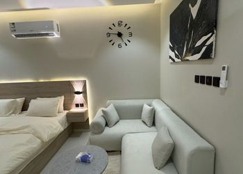 استديو بسرير ماستر وجلسة جانبية 