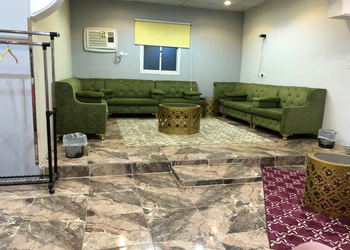 استراحة بإطلالة على مسبح وجبل