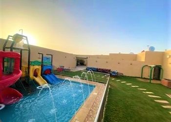 شاليه بمسبح وألعاب مائية 