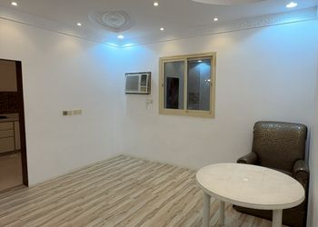 استراحة بمجالس واسعة وفناء خارجي
