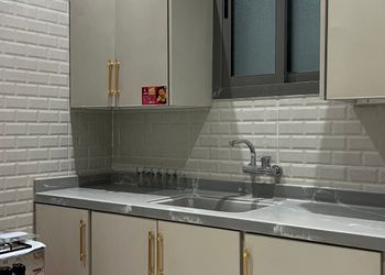 استديو بسرير ماستر وجلسة جانبية