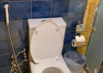 شاليه بمسبح مطل على البحر 