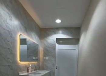 استراحة بمجلس وفناء خارجي 