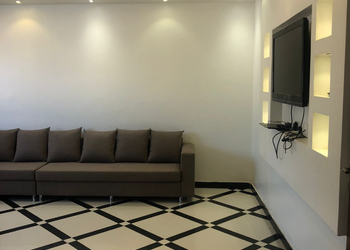 شاليه بمسطح اخضر وجلسة خارجية 