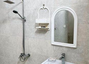 فيلا بواجهه زجاجيه ومجلس كبير