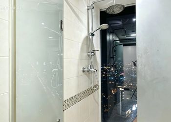 شقة أنيقة في برج سكني مطله