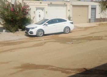 شاليه بمجلس وفناء خارجي