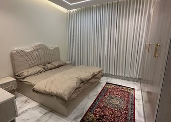 شقة بصالة مريحة وغرفتين نوم 