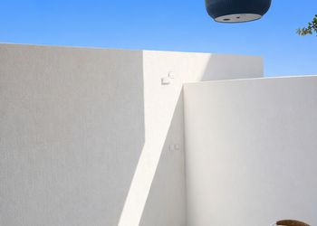 شقة بصالة أنيقة ودخول ذاتي