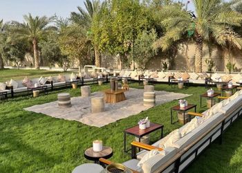 استراحة بمسطح اخضر ومجالس
