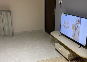 استديو بأثاث مريح وبسيط 