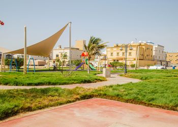 شقة بصالة أنيقة ودخول ذاتي 
