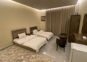 استديو بسريرين مفردة و أثاث مريح
