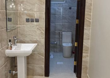 شاليه بمسطح اخضر ومسبح 