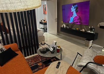 استديو بتصميم أنيق ودخول ذاتي