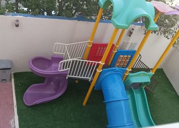 شقة بغرفة جلوس وغرفتين نوم 