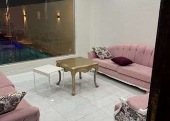 شالية بمجلس مطل على المسبح 